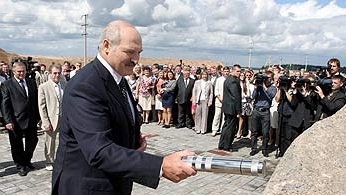 Lukashenko emplaces capsule
